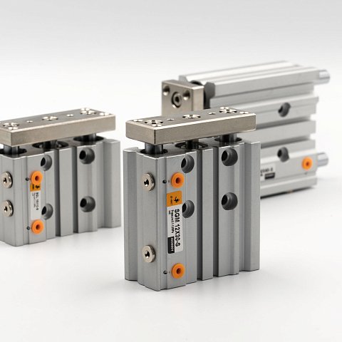 Пневмоцилиндры с направляющими 